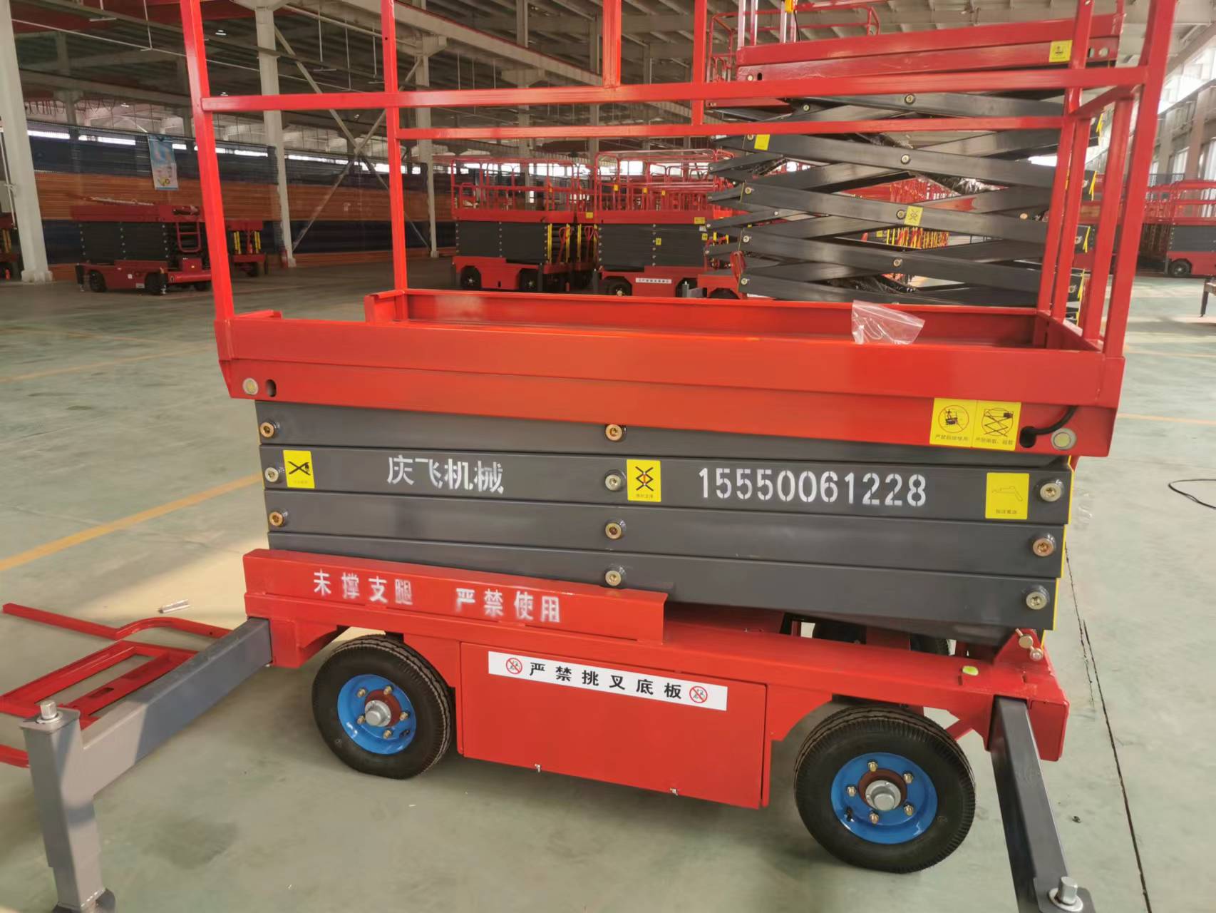 剪叉式卸貨升降平臺(tái)與導(dǎo)軌式卸貨升降平臺(tái)不同點(diǎn)！